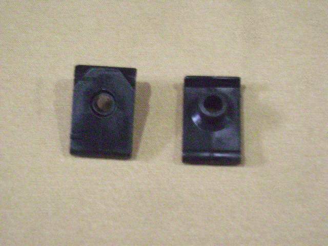 Закладная гайка под саморез м4. Скоба крепления крыла ваз 2108. Скоба подкрылка. Закладная гайка в крыло форд фокус 2. Скоба под саморез на крыло ваз 2108.