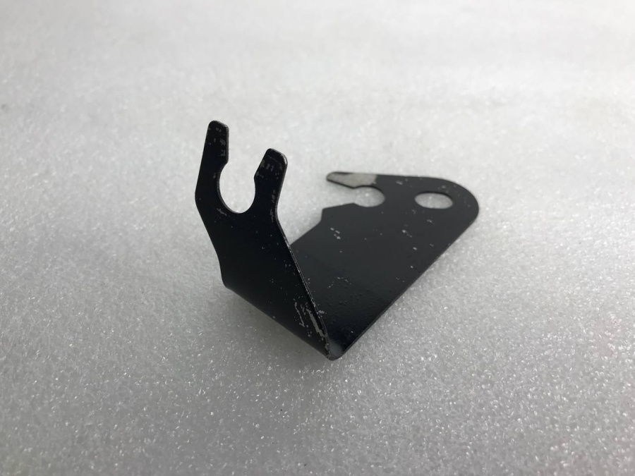 кронштейн датчика abs шмитц. кронштейн абс шмитц. 58. кронштейн датчика абс 2170 левый. кронштейн крепления абс.