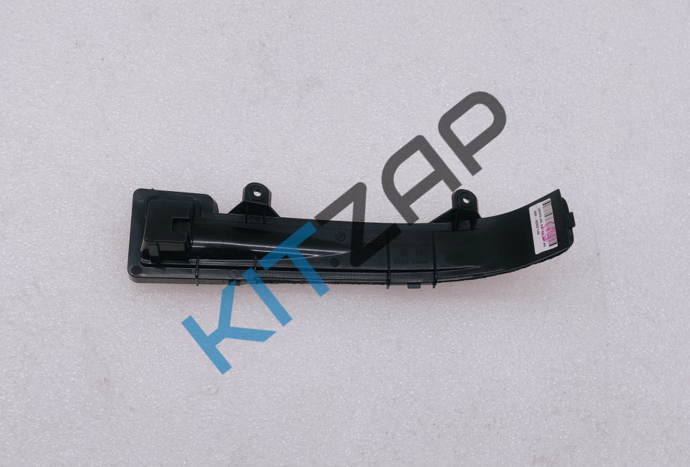 ポコ③ Повторитель поворота зеркала правого J68-8202140 Chery Tiggo 8